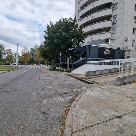 Simeon Apartment *